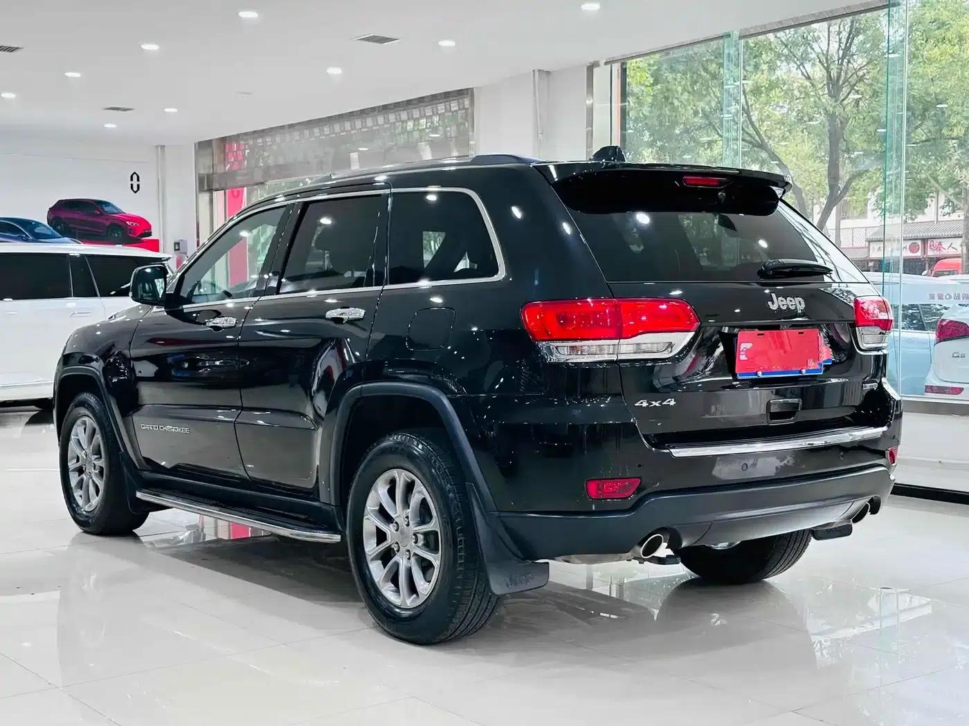 2015 Jeep Grand Cherokee Imported Model 3.0L Comfort Navigation Edition — миниатюра 14