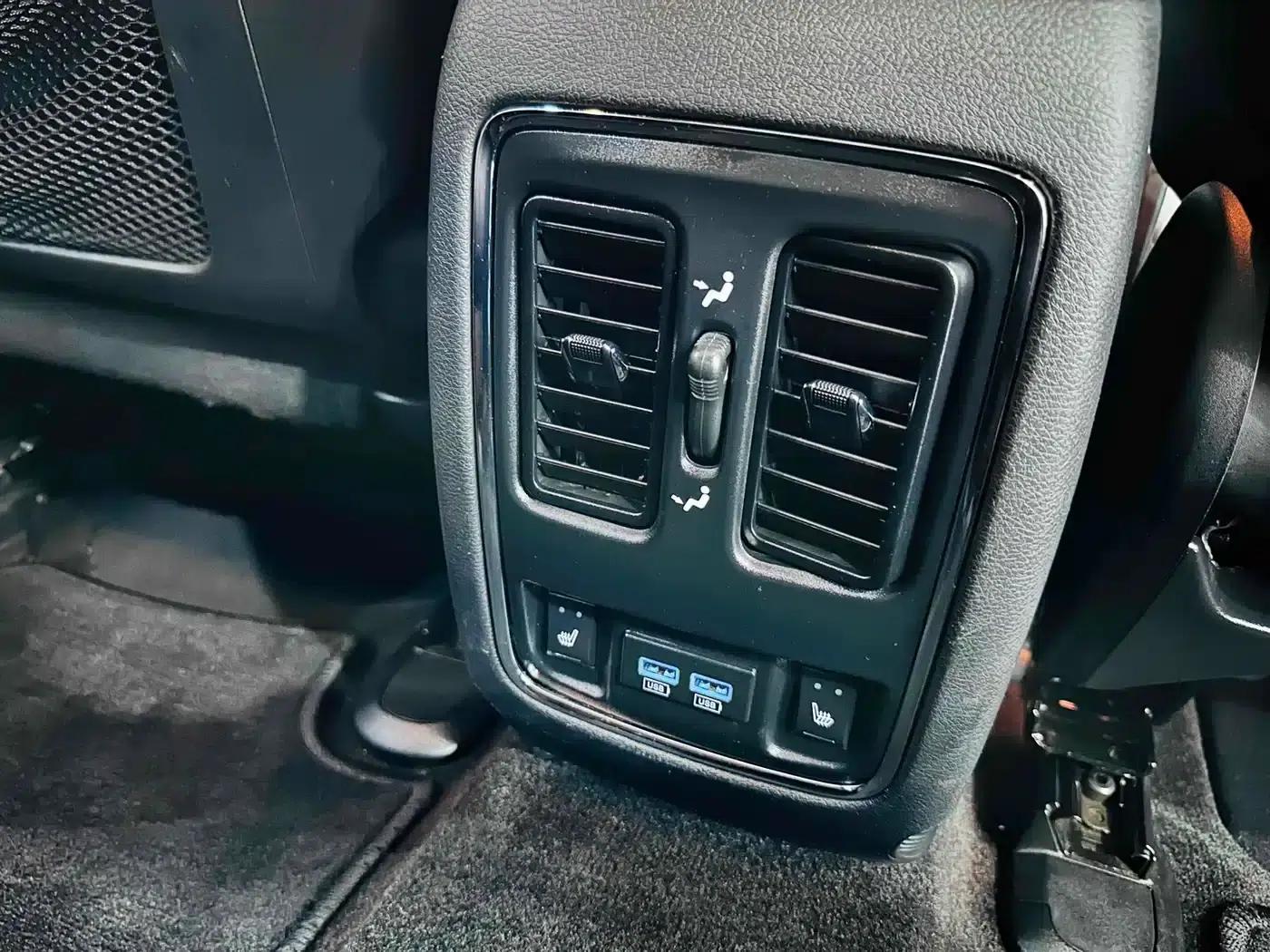 2015 Jeep Grand Cherokee Imported Model 3.0L Comfort Navigation Edition — миниатюра 4