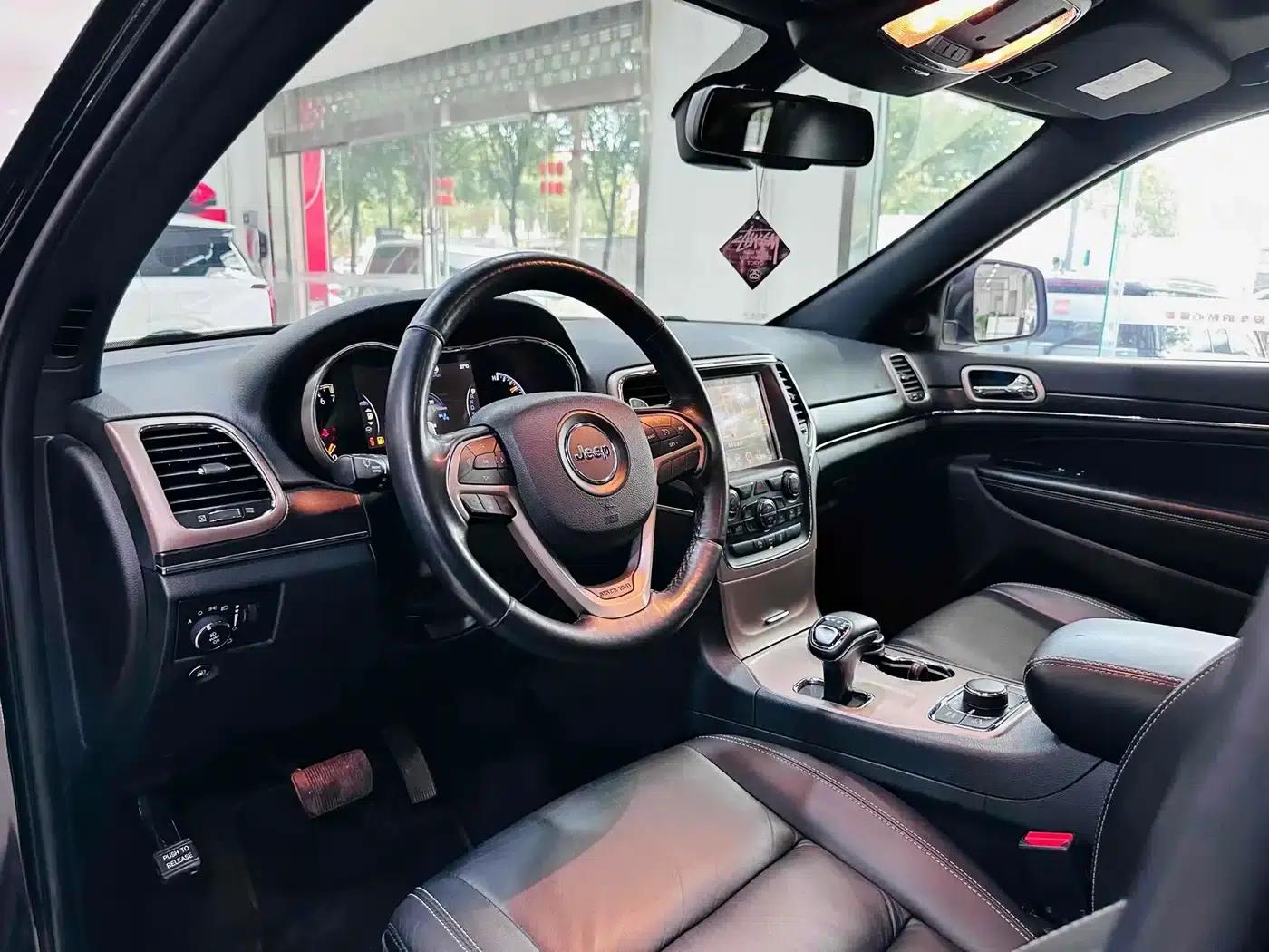 2015 Jeep Grand Cherokee Imported Model 3.0L Comfort Navigation Edition — миниатюра 7