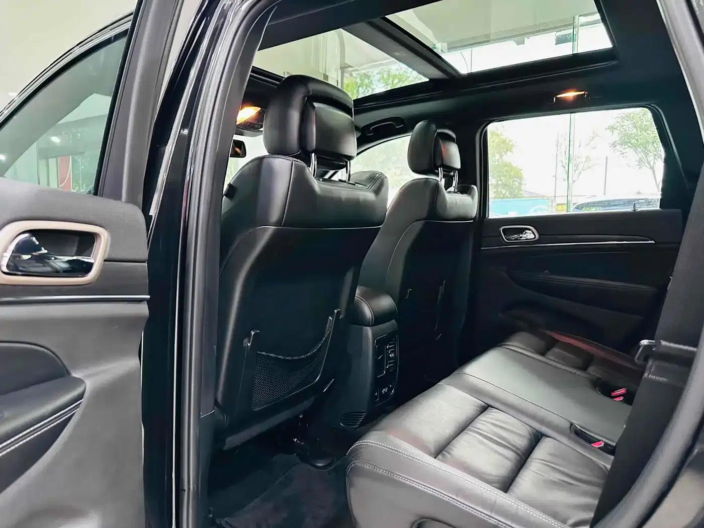 2015 Jeep Grand Cherokee Imported Model 3.0L Comfort Navigation Edition — миниатюра 8