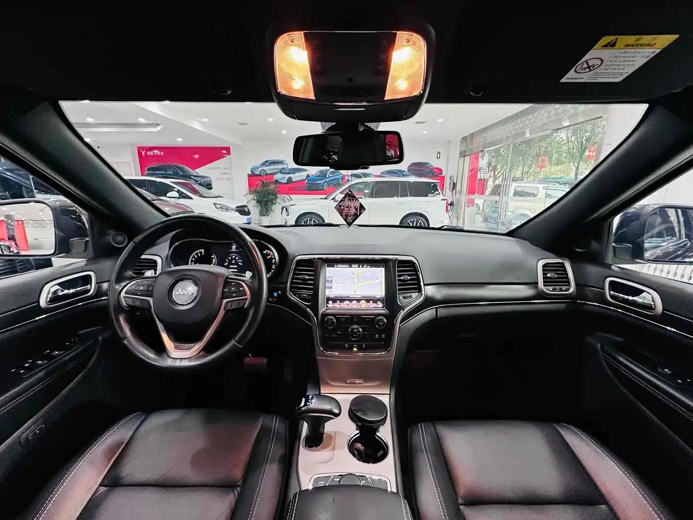 2015 Jeep Grand Cherokee Imported Model 3.0L Comfort Navigation Edition — миниатюра 9