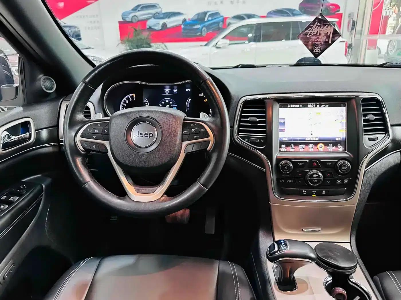 2015 Jeep Grand Cherokee Imported Model 3.0L Comfort Navigation Edition — миниатюра 10