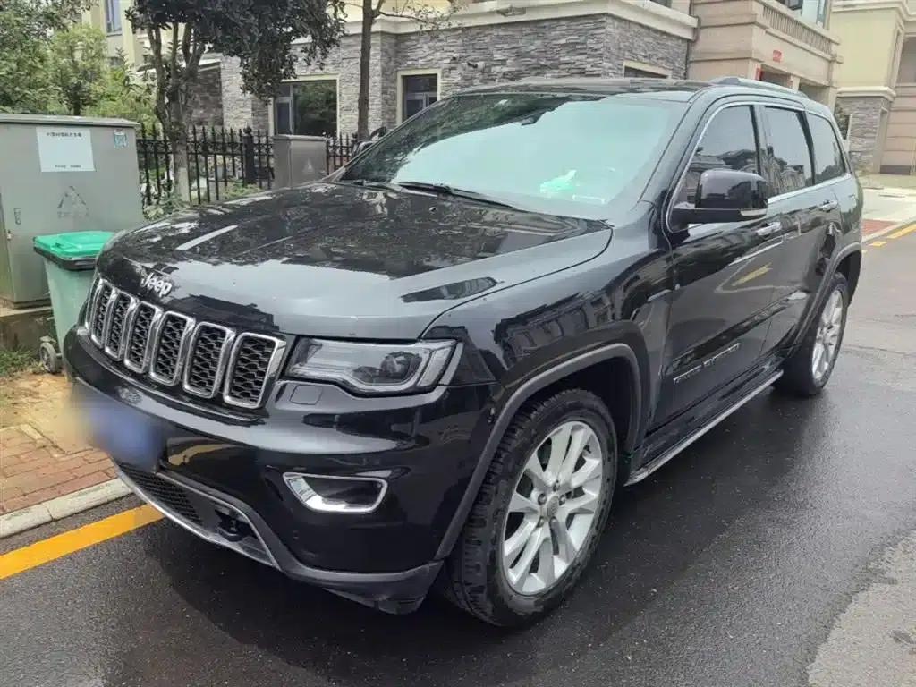 2017 Jeep Grand Cherokee (Imported) 3.0L Comfort Navigation Edition — миниатюра 1