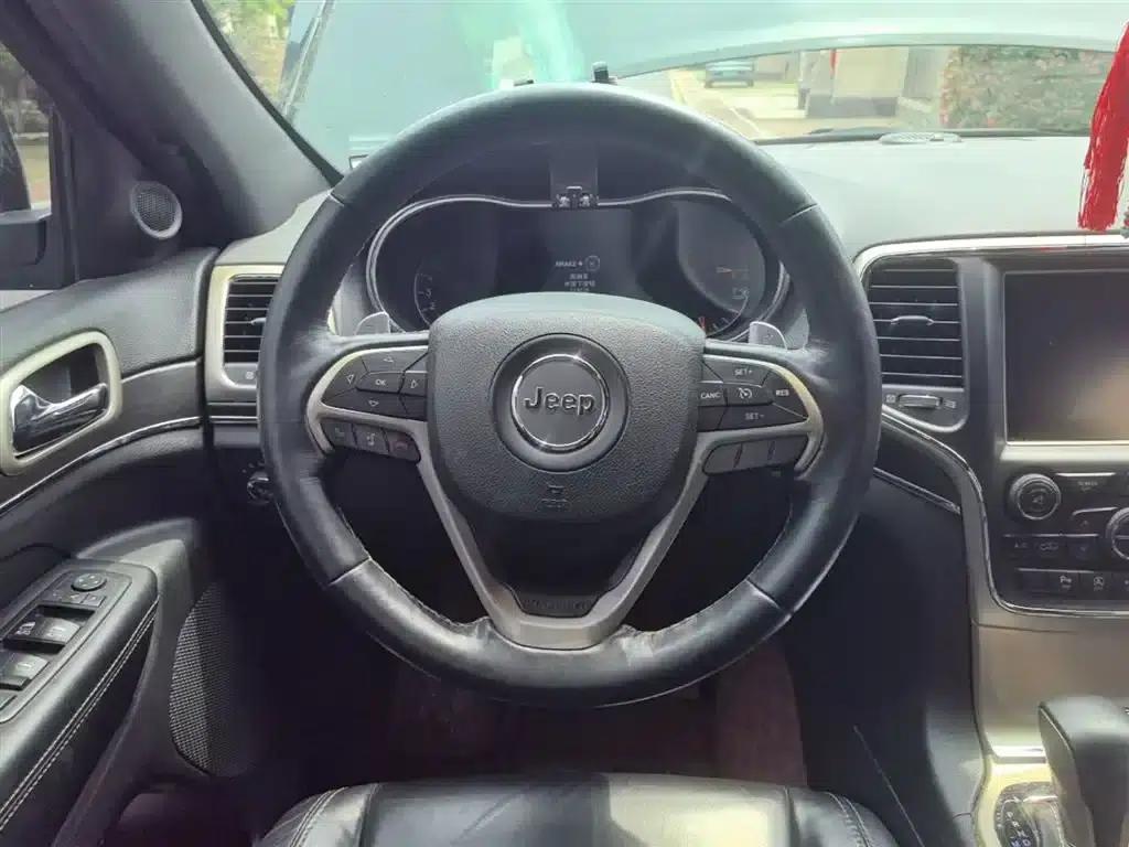 2017 Jeep Grand Cherokee (Imported) 3.0L Comfort Navigation Edition — миниатюра 11
