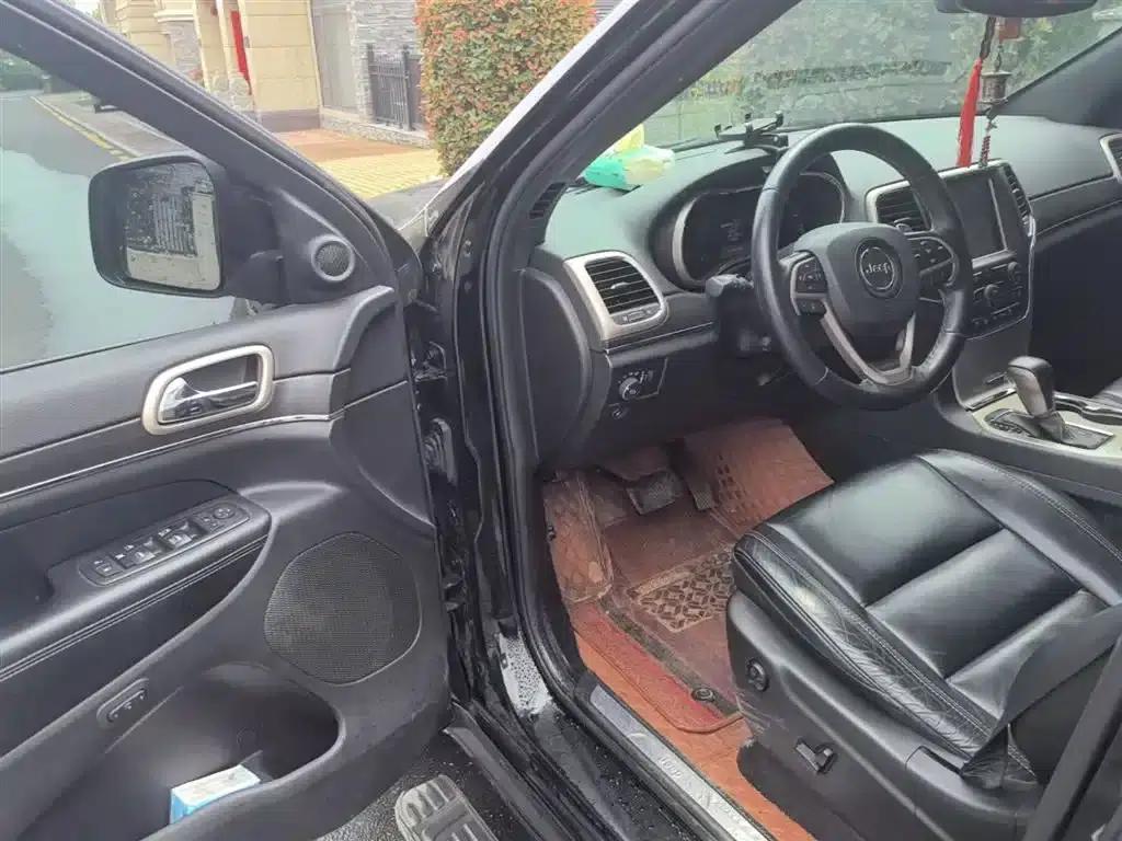 2017 Jeep Grand Cherokee (Imported) 3.0L Comfort Navigation Edition — миниатюра 16