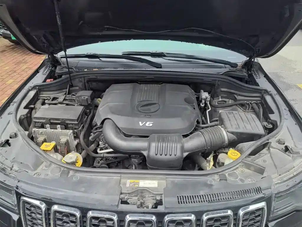 2017 Jeep Grand Cherokee (Imported) 3.0L Comfort Navigation Edition — миниатюра 20