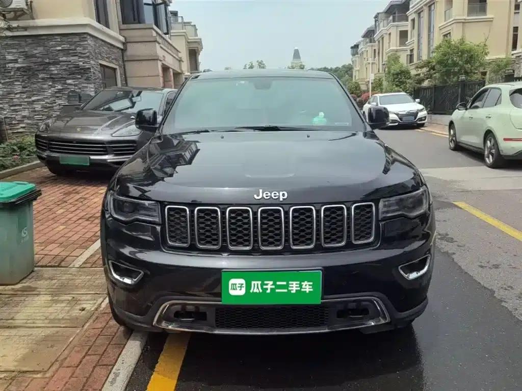 2017 Jeep Grand Cherokee (Imported) 3.0L Comfort Navigation Edition — миниатюра 3