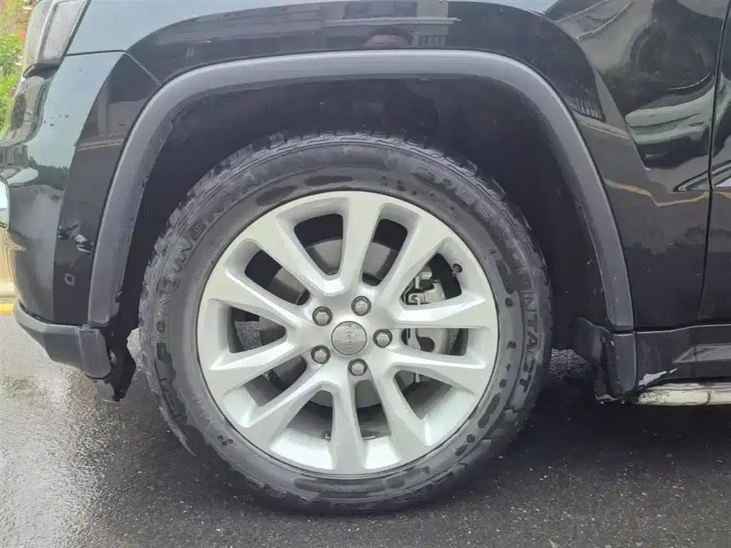 2017 Jeep Grand Cherokee (Imported) 3.0L Comfort Navigation Edition — миниатюра 23