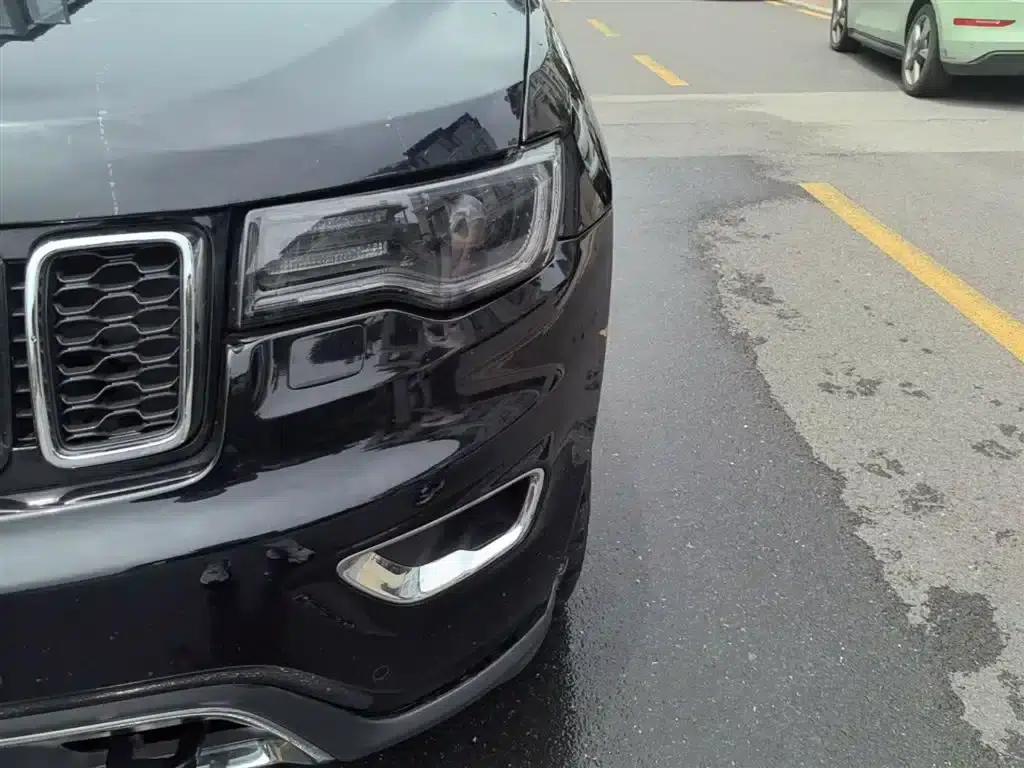 2017 Jeep Grand Cherokee (Imported) 3.0L Comfort Navigation Edition — миниатюра 24