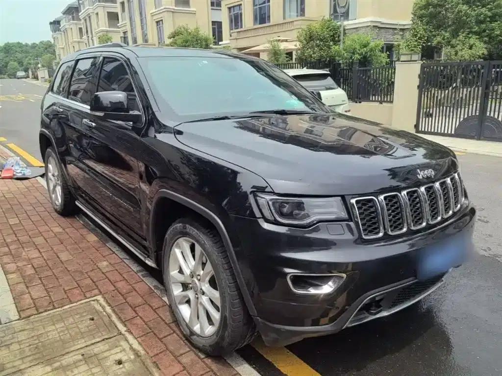 2017 Jeep Grand Cherokee (Imported) 3.0L Comfort Navigation Edition — миниатюра 4