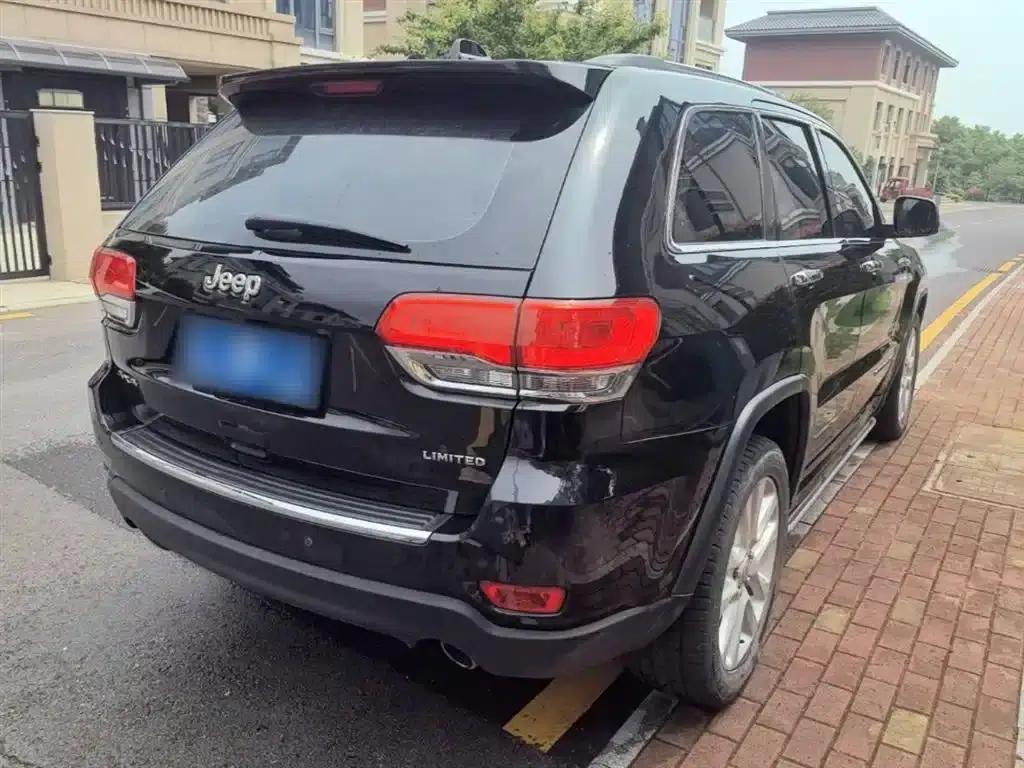 2017 Jeep Grand Cherokee (Imported) 3.0L Comfort Navigation Edition — миниатюра 7