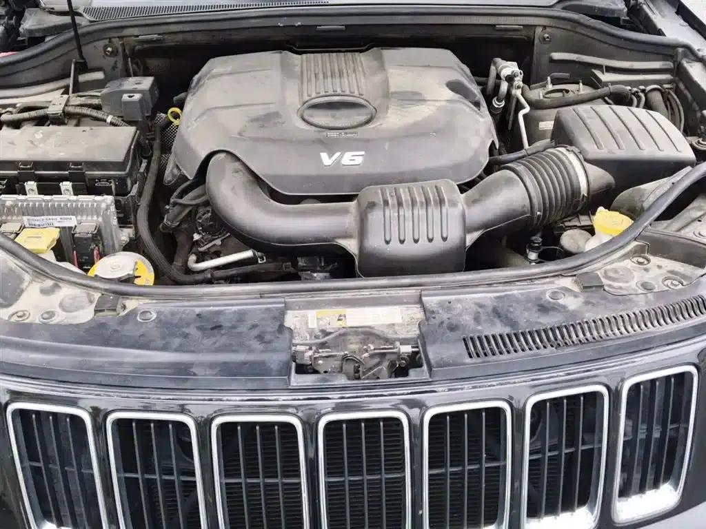 2016 Jeep Grand Cherokee Imported Model 3.0L Comfort Navigation Edition — миниатюра 17