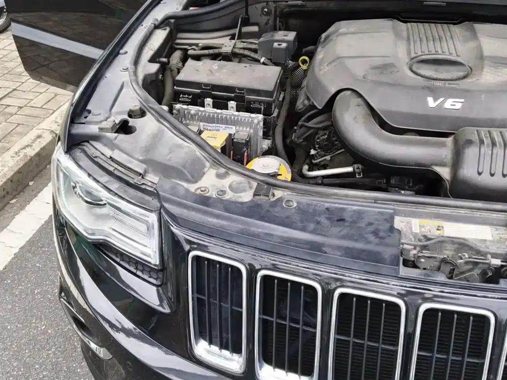 2016 Jeep Grand Cherokee Imported Model 3.0L Comfort Navigation Edition — миниатюра 23