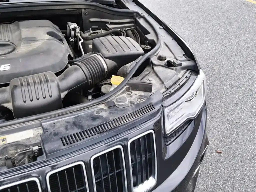 2016 Jeep Grand Cherokee Imported Model 3.0L Comfort Navigation Edition — миниатюра 24
