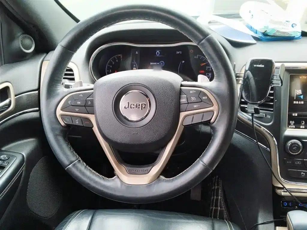 2016 Jeep Grand Cherokee Imported Model 3.0L Comfort Navigation Edition — миниатюра 7