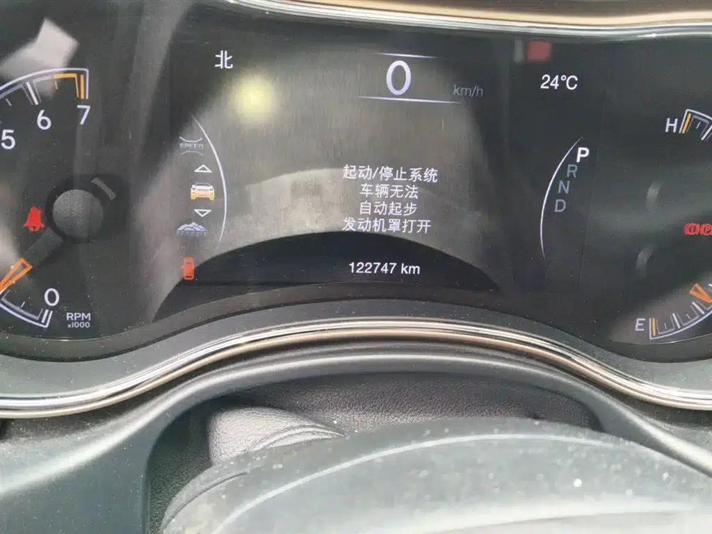 2016 Jeep Grand Cherokee Imported Model 3.0L Comfort Navigation Edition — миниатюра 9