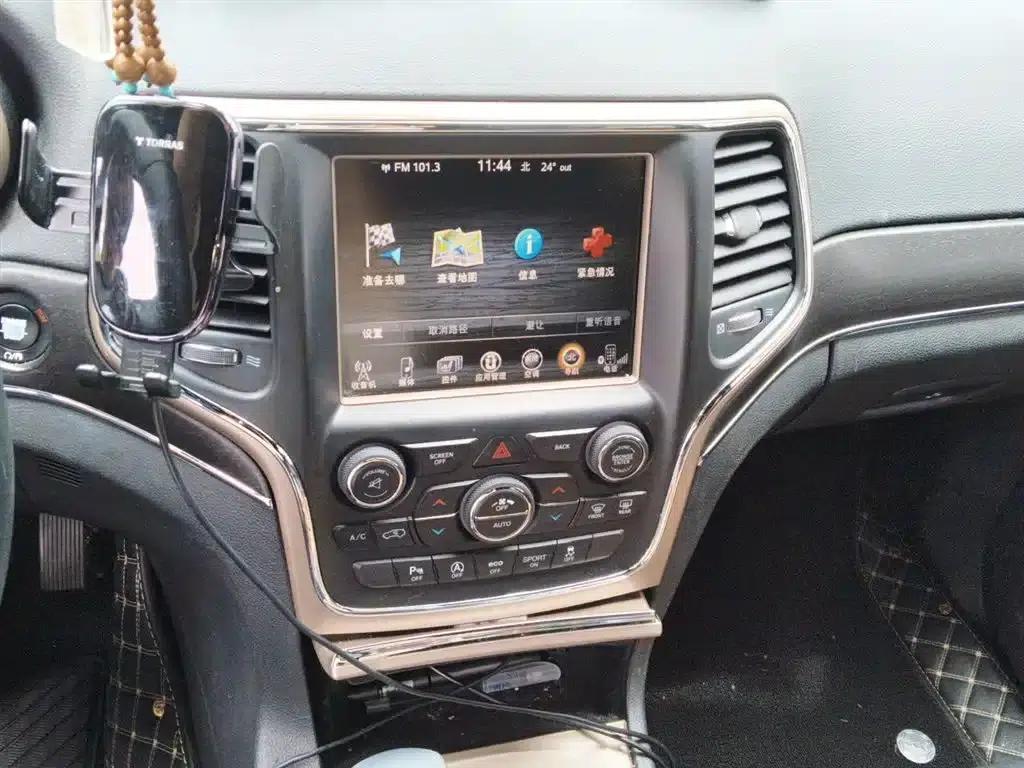 2016 Jeep Grand Cherokee Imported Model 3.0L Comfort Navigation Edition — миниатюра 10