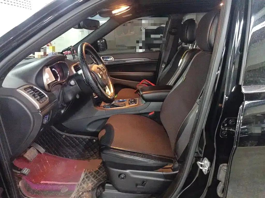 2017 Jeep Grand Cherokee Imported Model 3.0L Comfort Navigation Edition — миниатюра 12