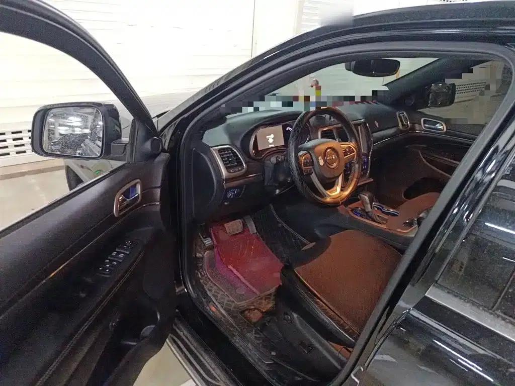 2017 Jeep Grand Cherokee Imported Model 3.0L Comfort Navigation Edition — миниатюра 13