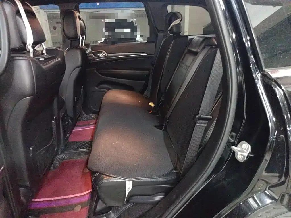 2017 Jeep Grand Cherokee Imported Model 3.0L Comfort Navigation Edition — миниатюра 14