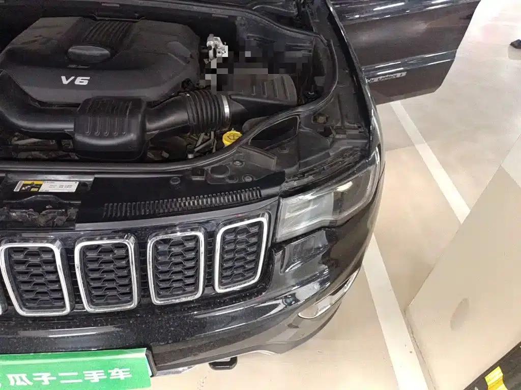 2017 Jeep Grand Cherokee Imported Model 3.0L Comfort Navigation Edition — миниатюра 24
