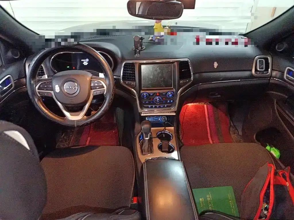 2017 Jeep Grand Cherokee Imported Model 3.0L Comfort Navigation Edition — миниатюра 6