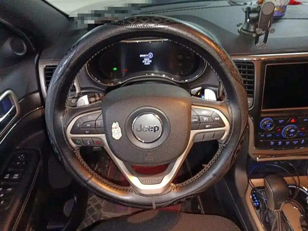 2017 Jeep Grand Cherokee Imported Model 3.0L Comfort Navigation Edition — миниатюра 7