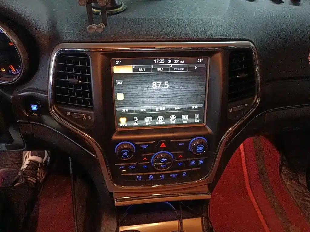 2017 Jeep Grand Cherokee Imported Model 3.0L Comfort Navigation Edition — миниатюра 10