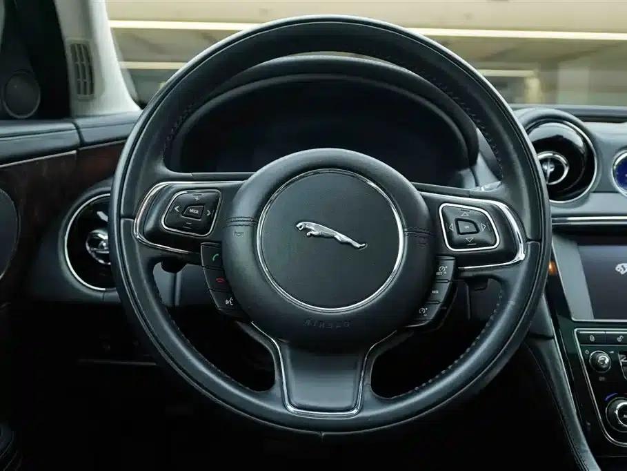 Jaguar XJ 2012 XJL 3.0 Panoramic Business Edition — миниатюра 17