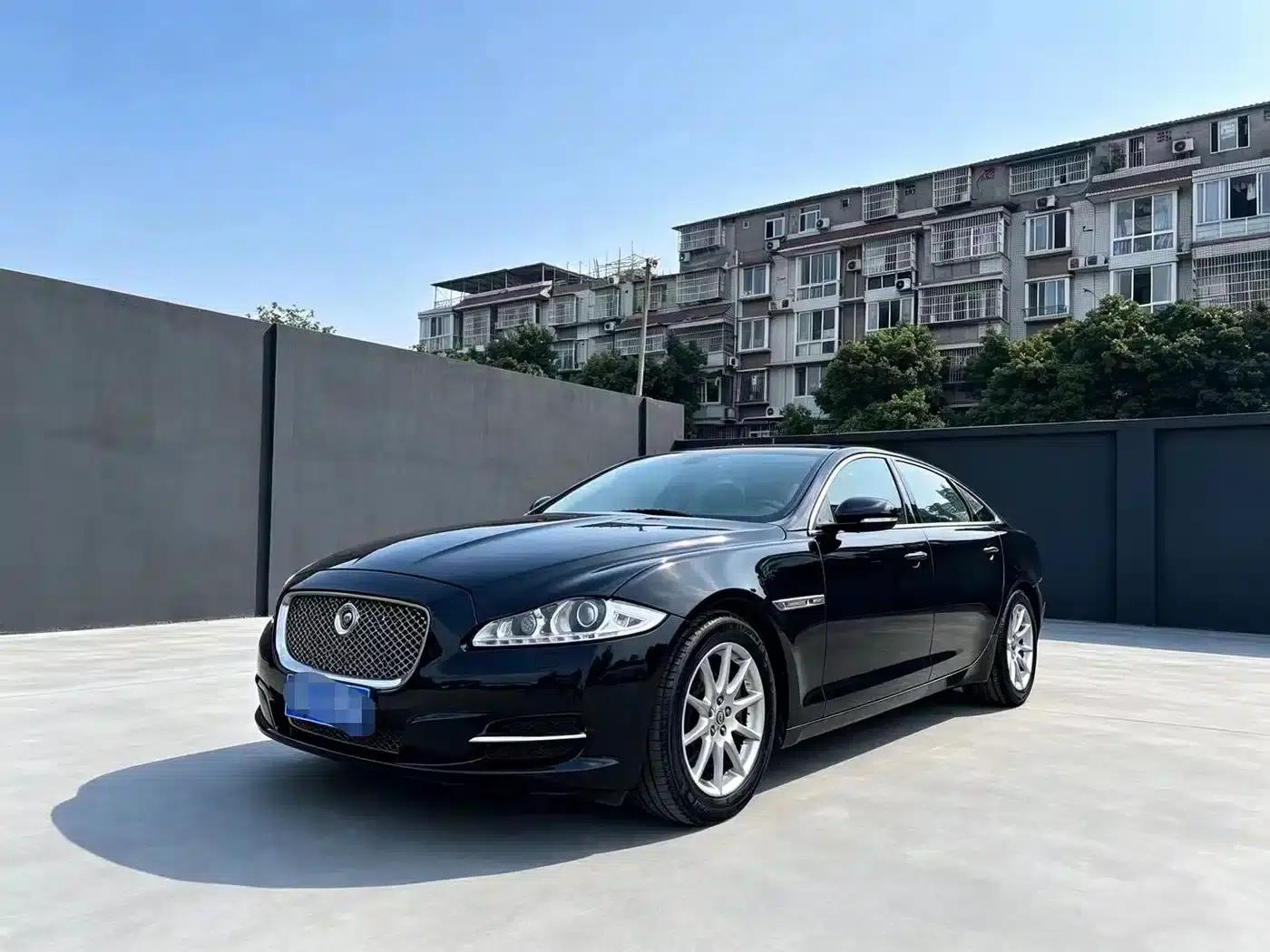 Jaguar XJ 2013 XJL 2.0T Panoramic Business Edition — миниатюра 1