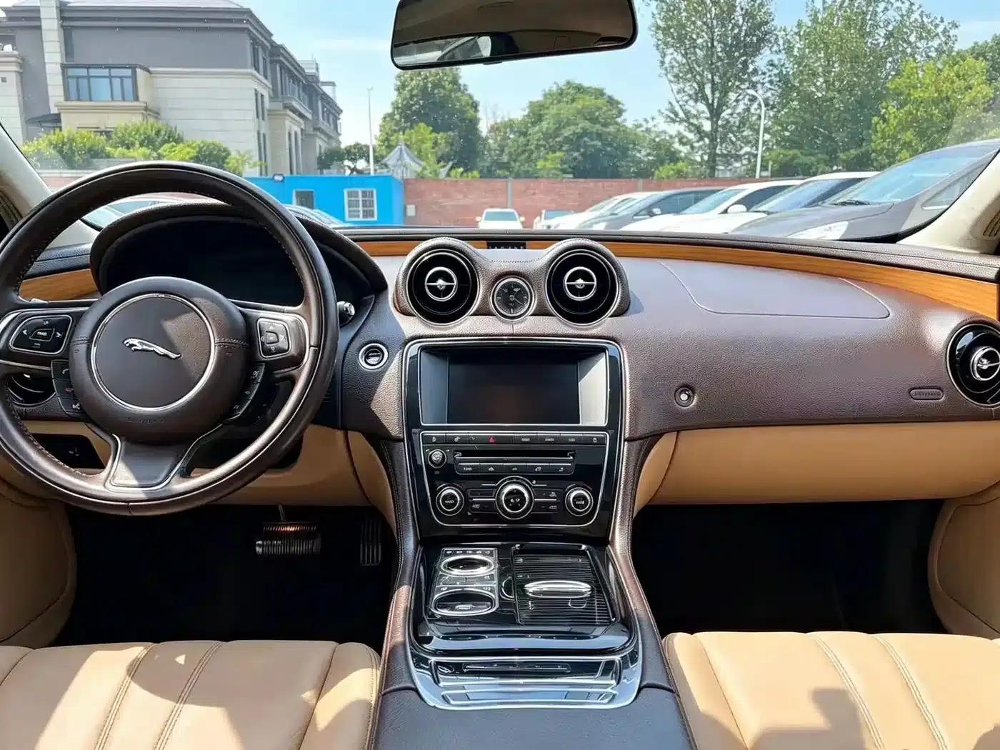 Jaguar XJ 2013 XJL 2.0T Panoramic Business Edition — миниатюра 11