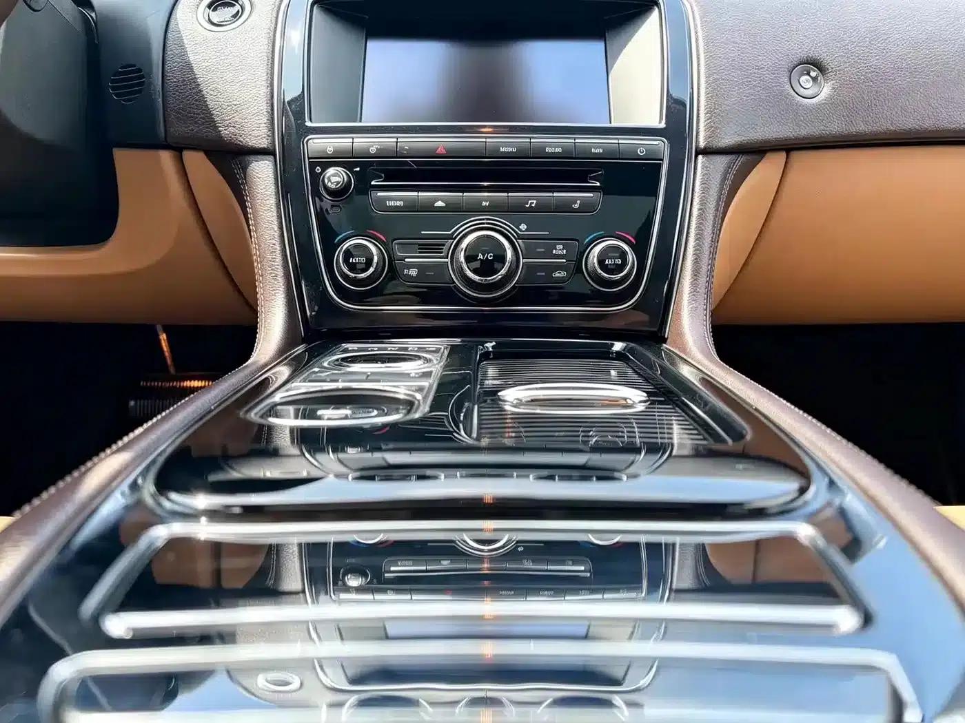 Jaguar XJ 2013 XJL 2.0T Panoramic Business Edition — миниатюра 14