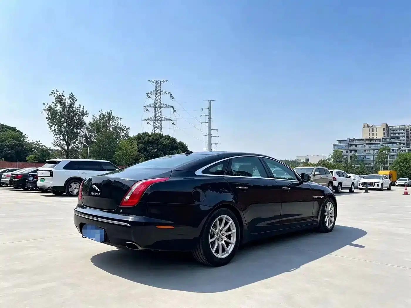 Jaguar XJ 2013 XJL 2.0T Panoramic Business Edition — миниатюра 4