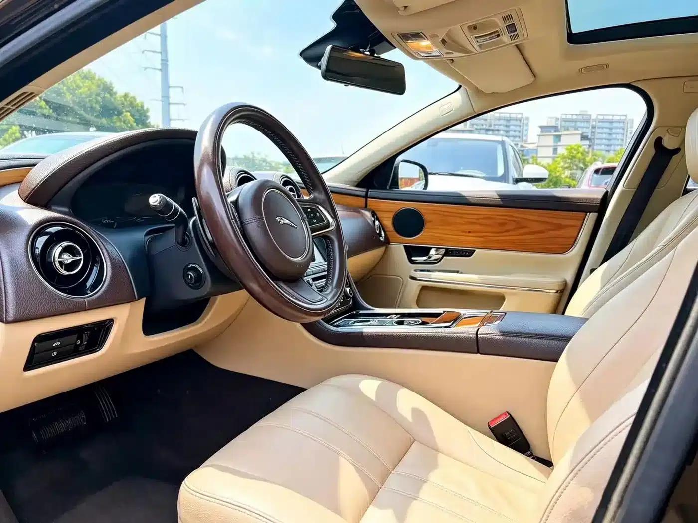 Jaguar XJ 2013 XJL 2.0T Panoramic Business Edition — миниатюра 9