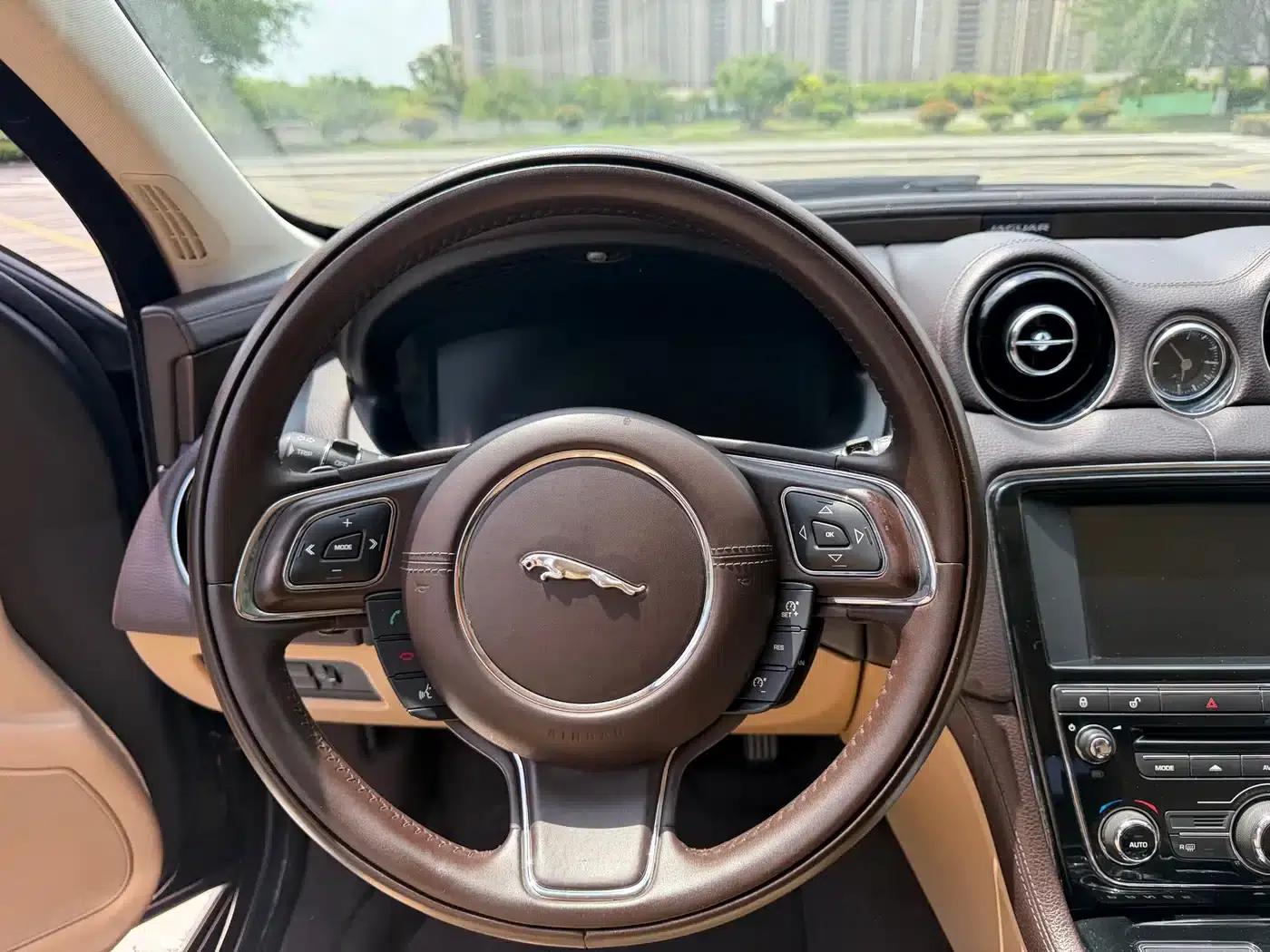 Jaguar XJ 2015 XJL 3.0 SC Elegant Business 80th Anniversary Edition — миниатюра 12