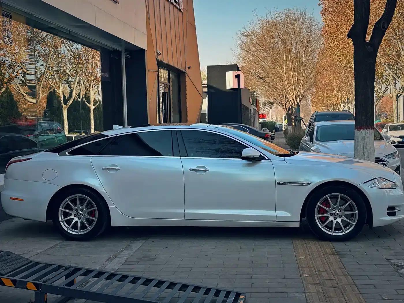 Jaguar XJ 2013 XJL 2.0T Elegant Business Edition — миниатюра 4