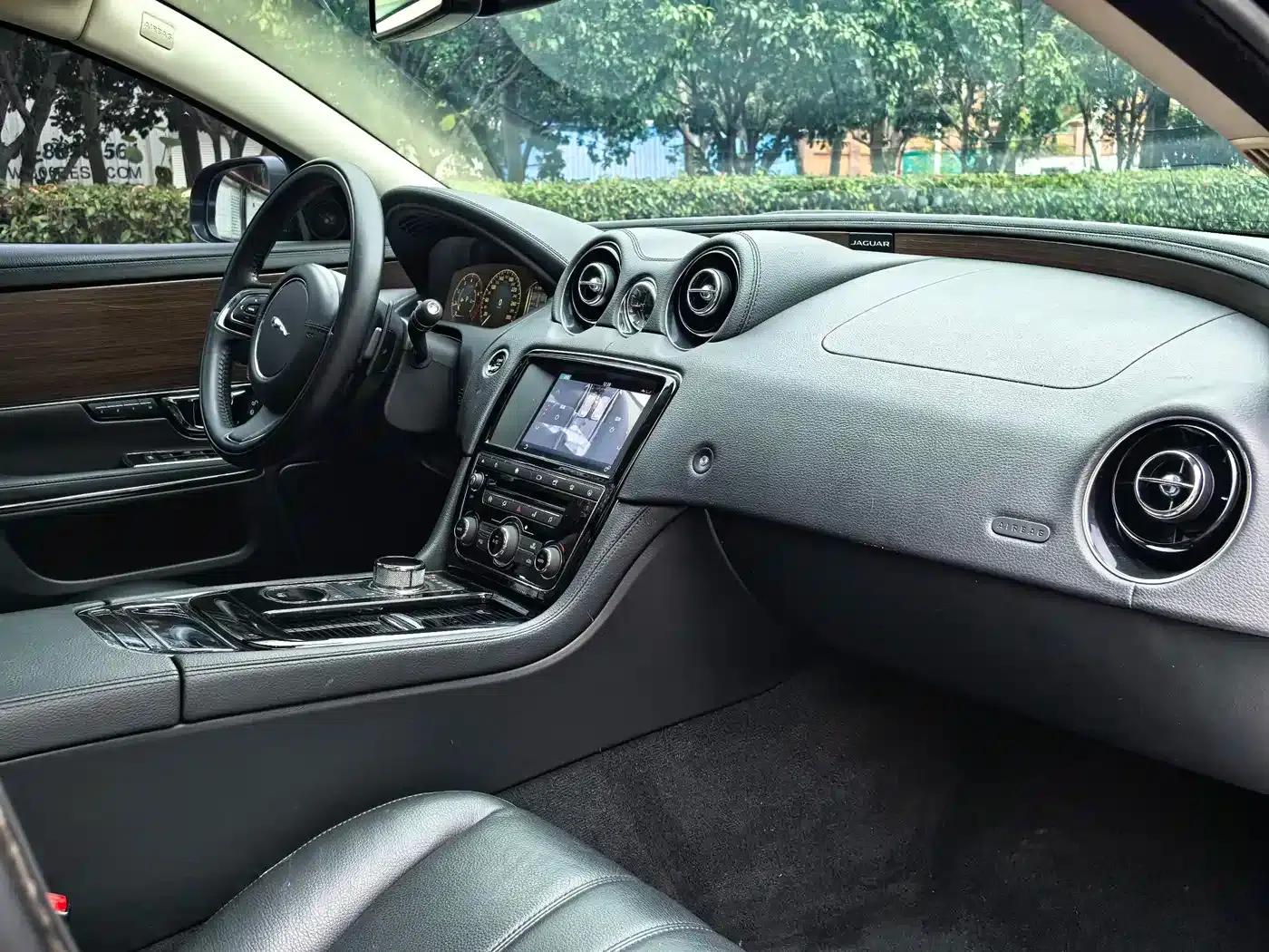 Jaguar XJ 2016 XJL 2.0T 2WD Elegant Business Edition — миниатюра 14