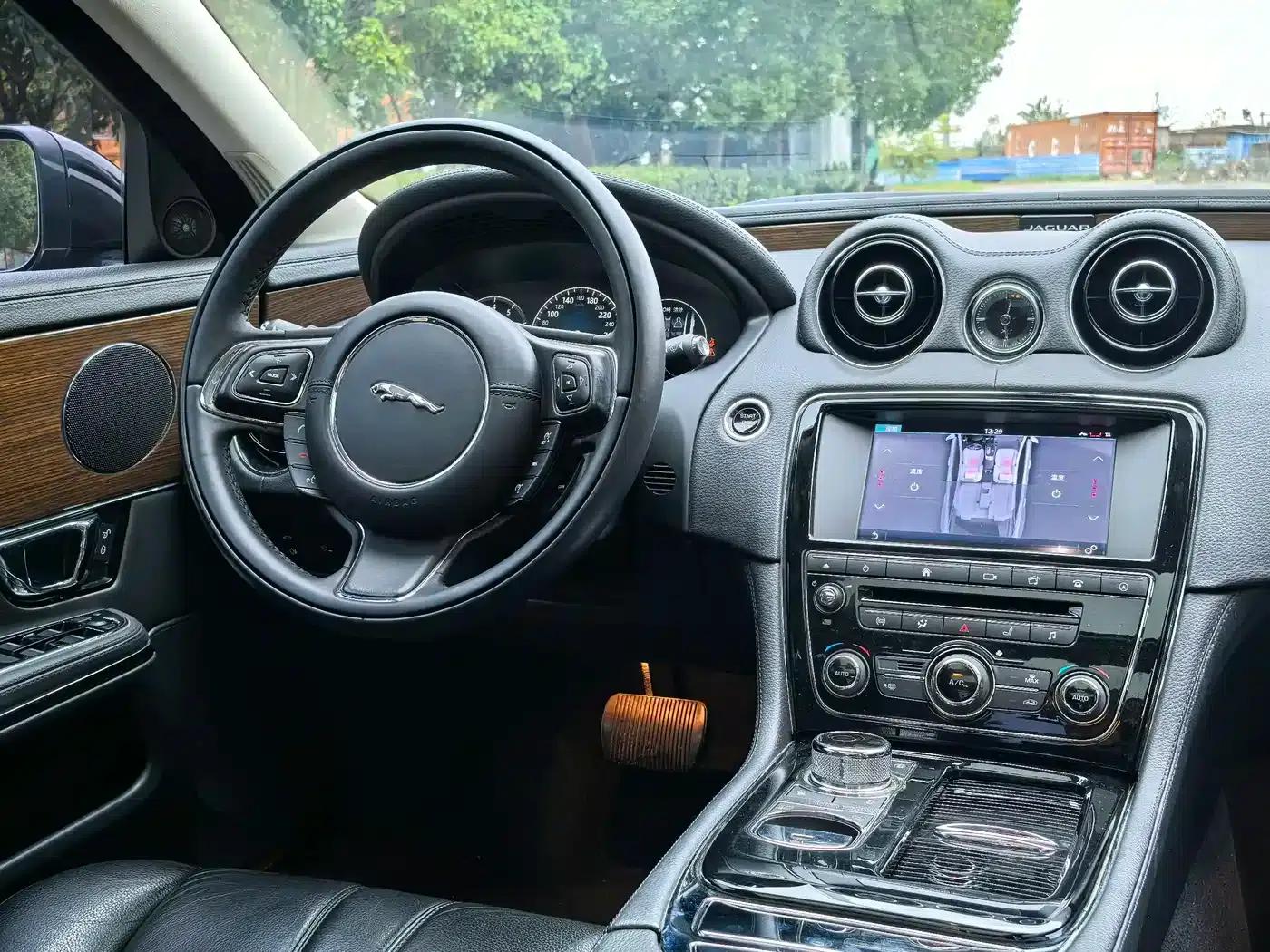 Jaguar XJ 2016 XJL 2.0T 2WD Elegant Business Edition — миниатюра 15