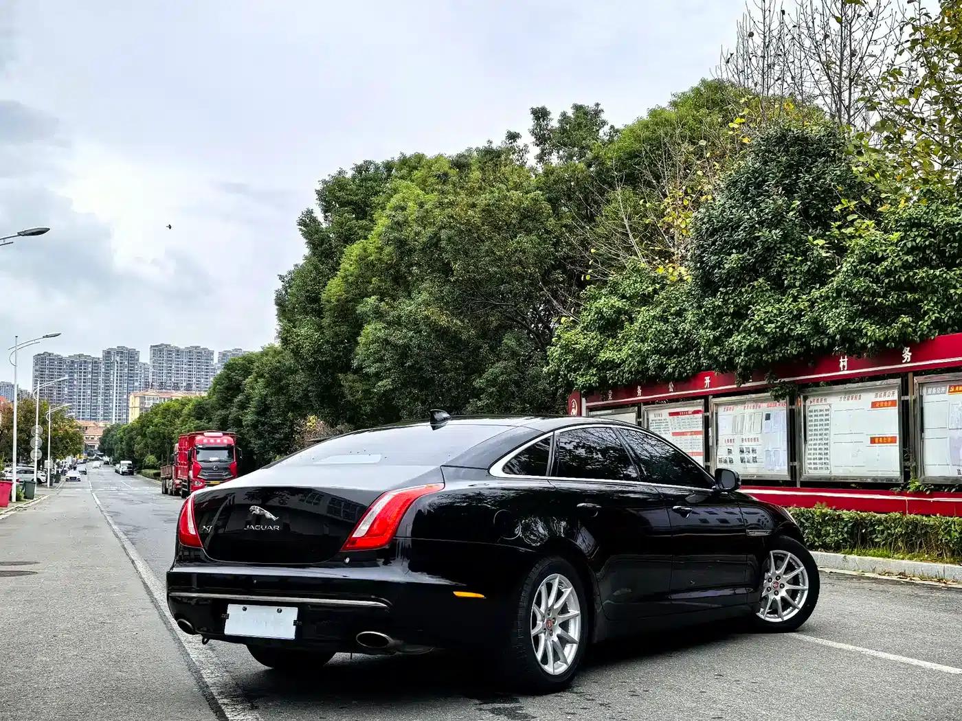 Jaguar XJ 2016 XJL 2.0T 2WD Elegant Business Edition — миниатюра 5