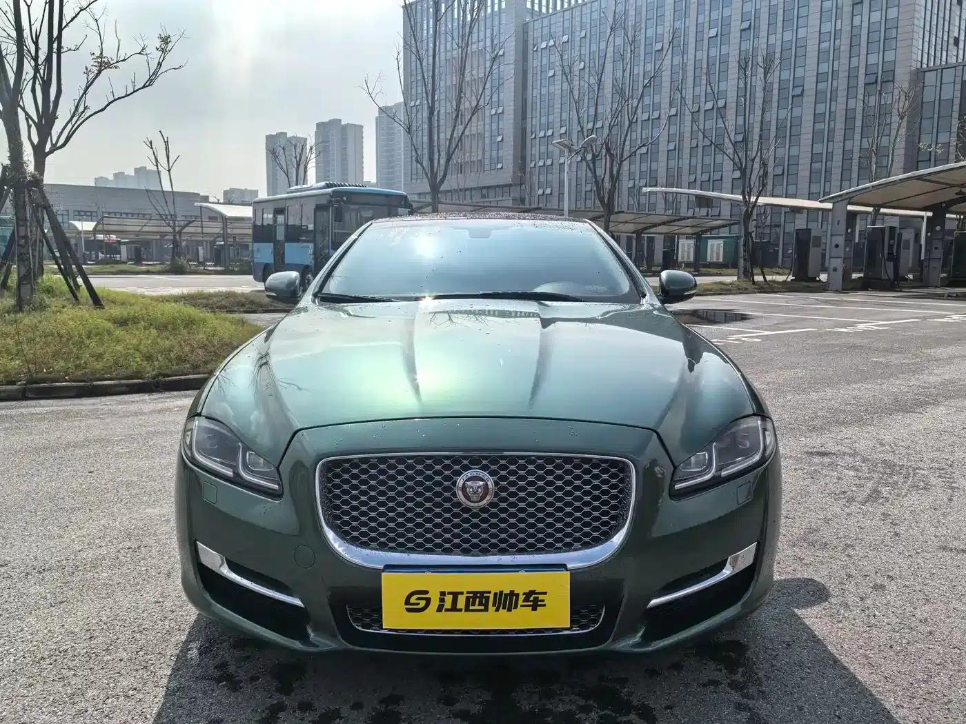 Jaguar XJ 2016 XJL 2.0T 2WD Elegant Business Edition — миниатюра 2