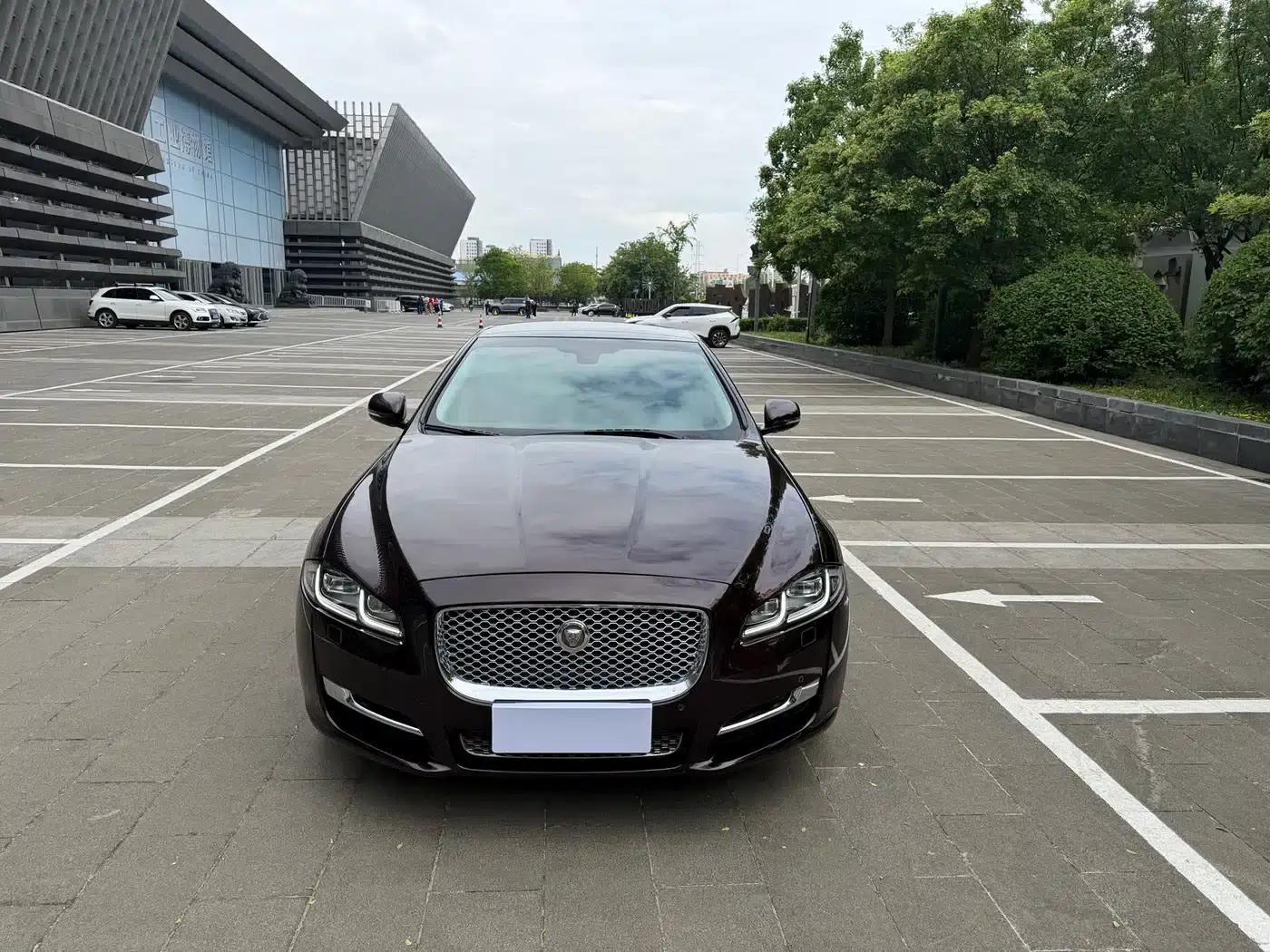 Jaguar XJ 2016 XJL 3.0 SC AWD Premium Business Edition — миниатюра 1