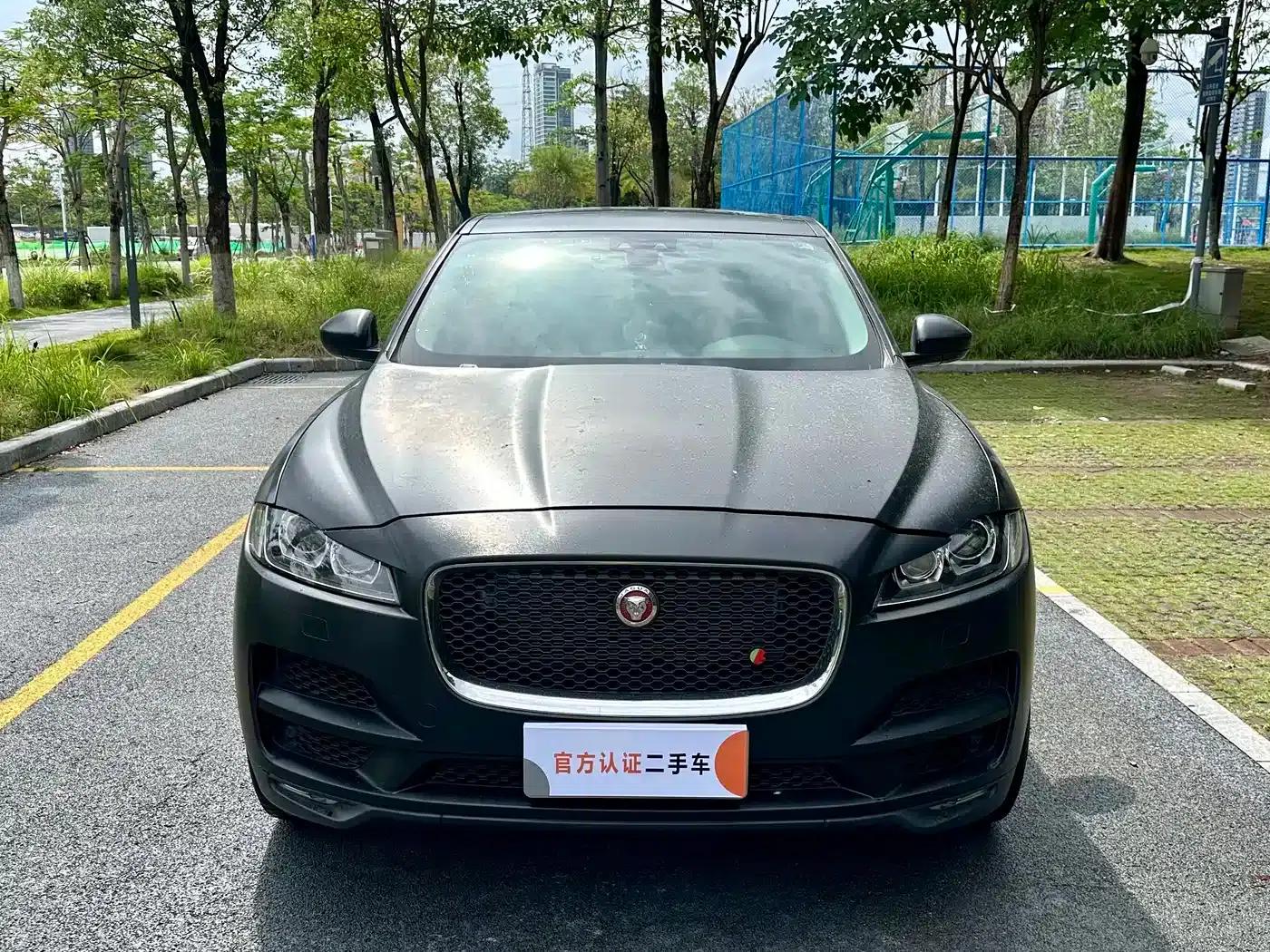 Jaguar F-PACE 2018 2.0T AWD Urban Luxury Edition — миниатюра 2