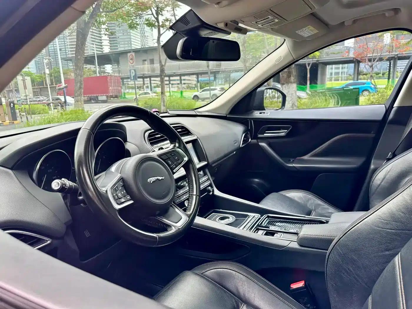 Jaguar F-PACE 2018 2.0T AWD Urban Luxury Edition — миниатюра 10