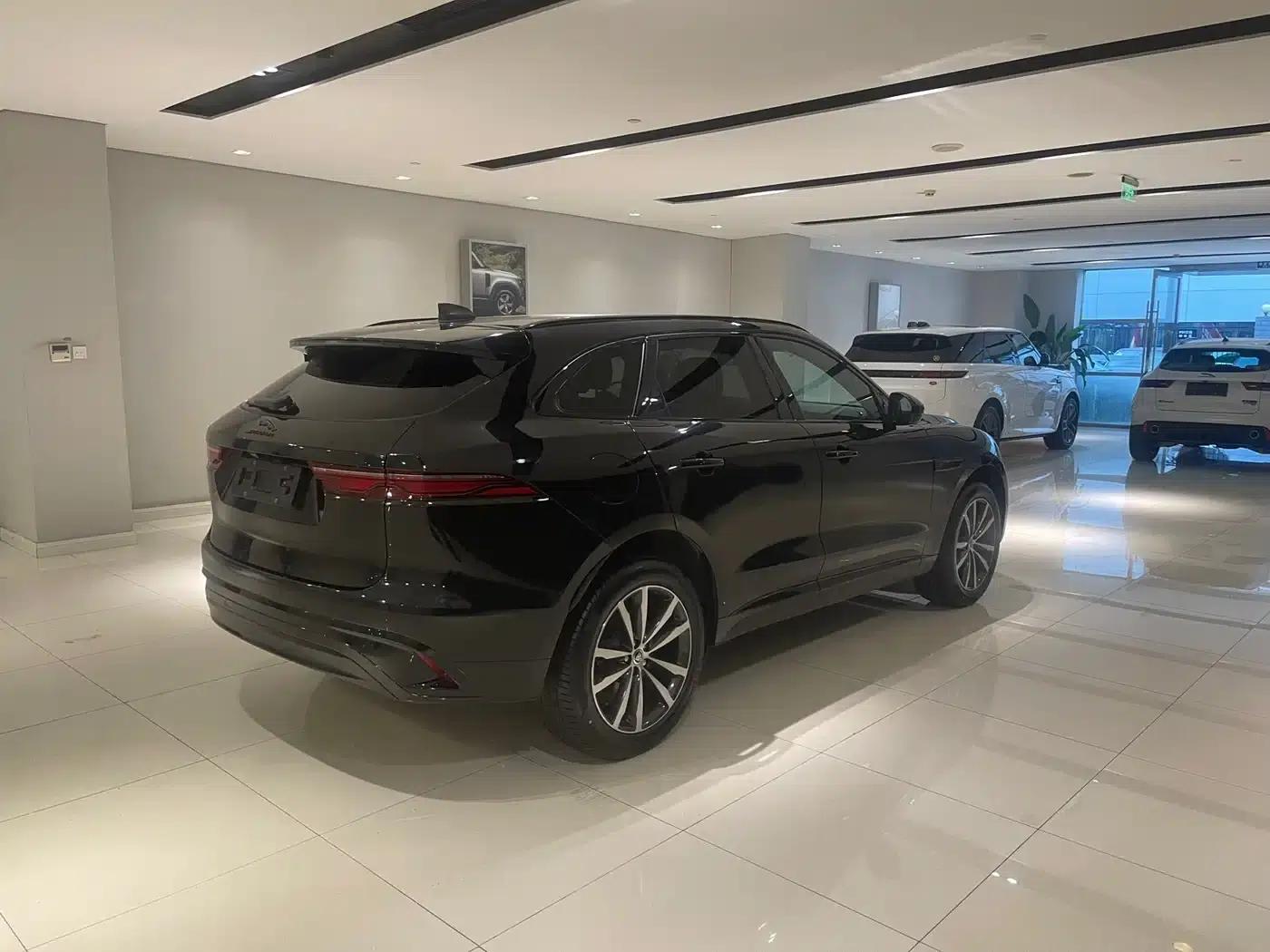 2024 Jaguar F-PACE P250 R-Dynamic SE — миниатюра 3