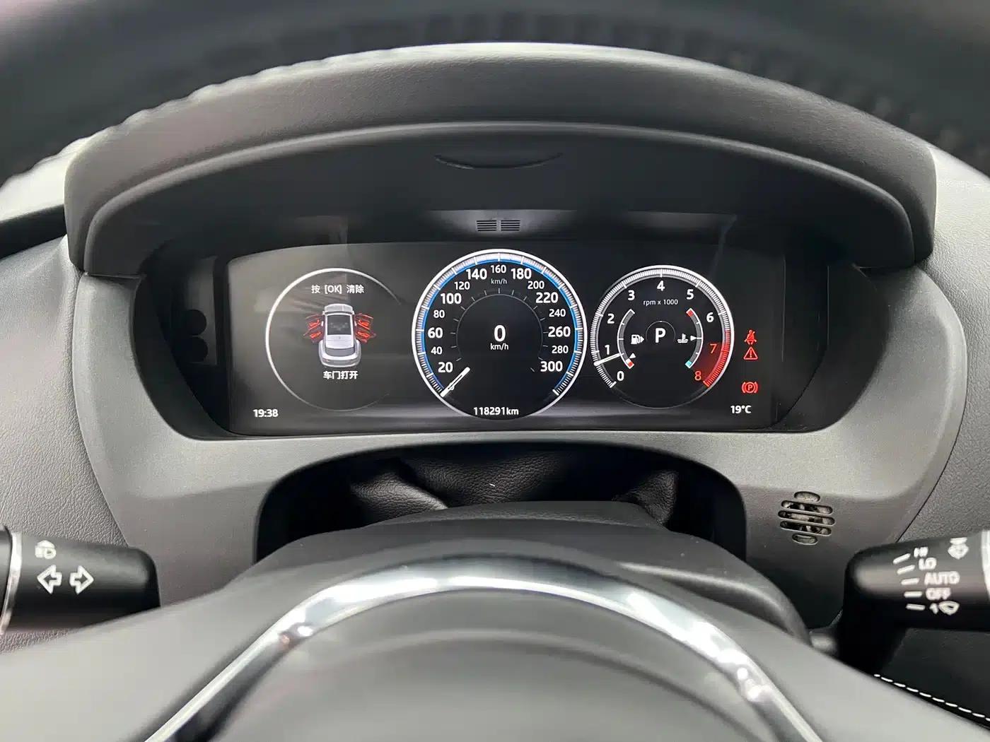 2016 Jaguar F-PACE 2.0T 2WD R-Sport — миниатюра 5