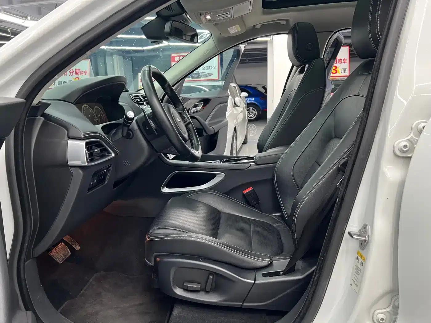 2016 Jaguar F-PACE 2.0T 2WD R-Sport — миниатюра 7