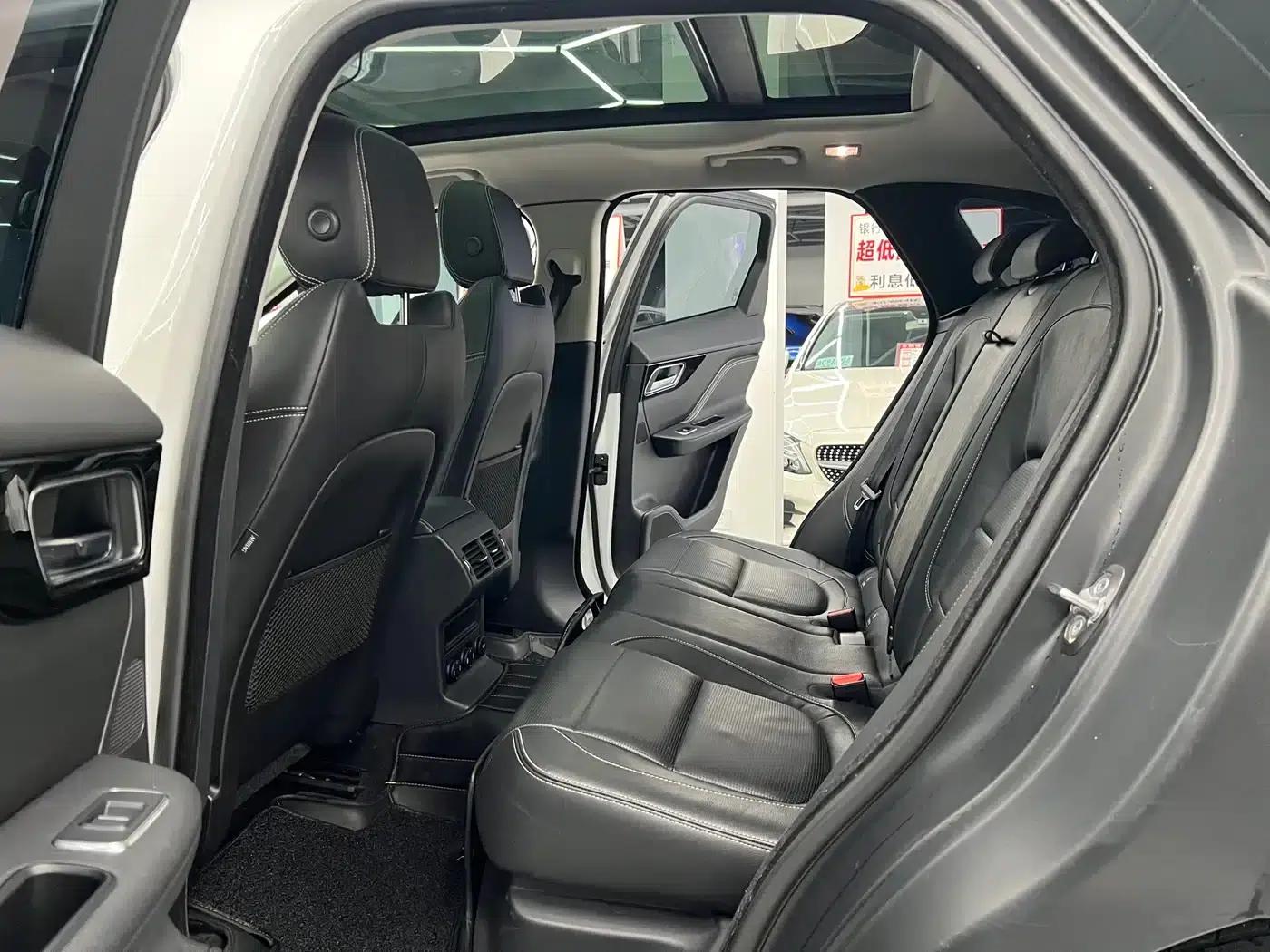 2016 Jaguar F-PACE 2.0T 2WD R-Sport — миниатюра 8