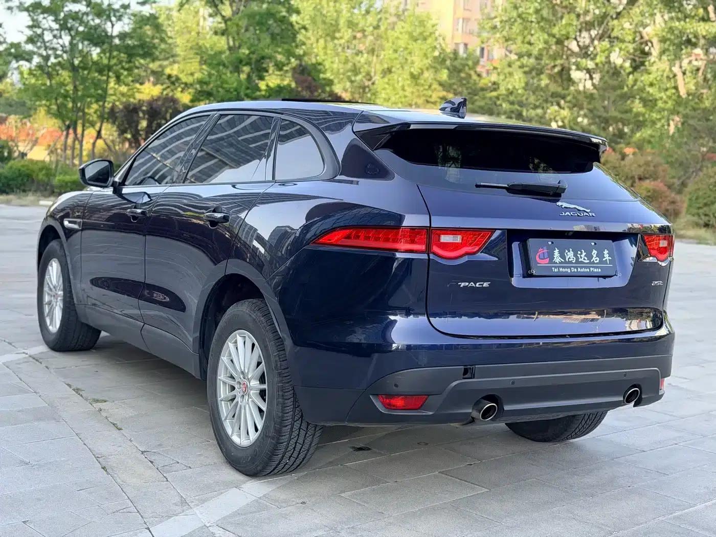 Jaguar F-PACE 2018 2.0T 2WD Urban Luxury Edition — миниатюра 4