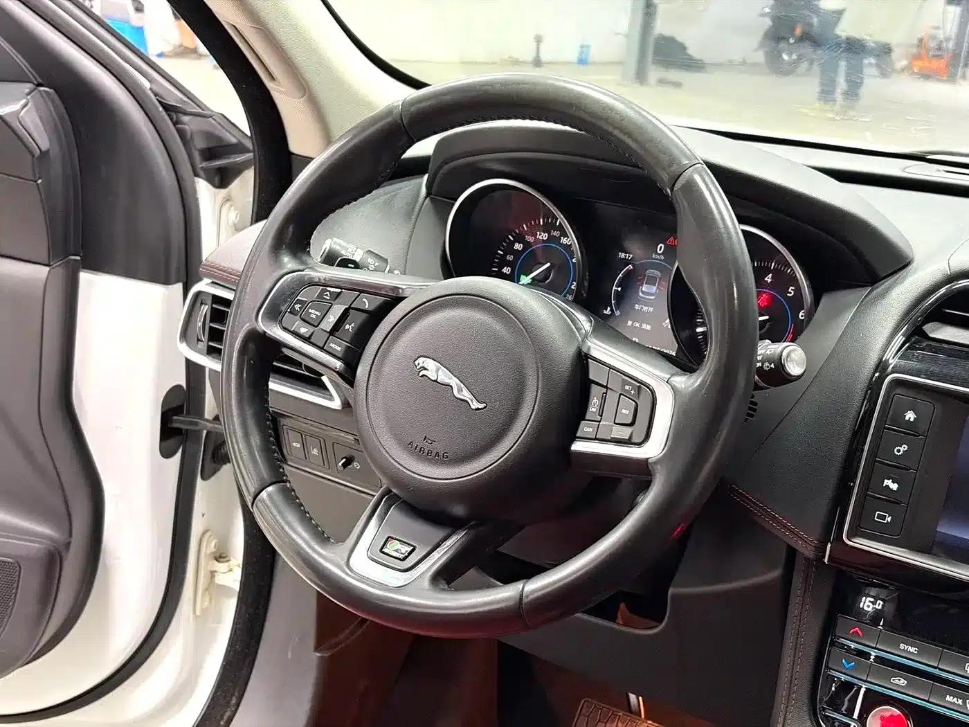 2016 Jaguar F-PACE 3.0 SC AWD R-Sport — миниатюра 3