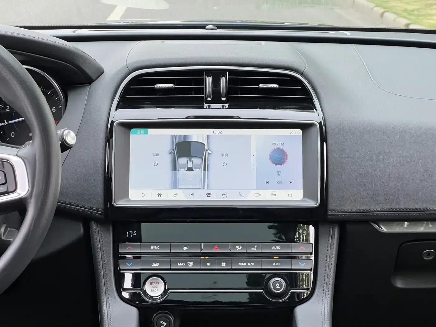 Jaguar F-PACE 2019 2.0T 2WD Urban Luxury Edition — миниатюра 12